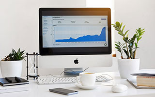 英超刚结束，约基奇裁判判罚成焦点