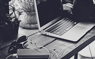 爱游戏官方入口的那组大小球数一变，我就把投注那页又翻了一遍！